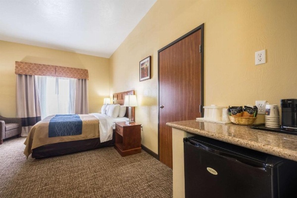 Comfort Inn And Suites Cedar City image 9